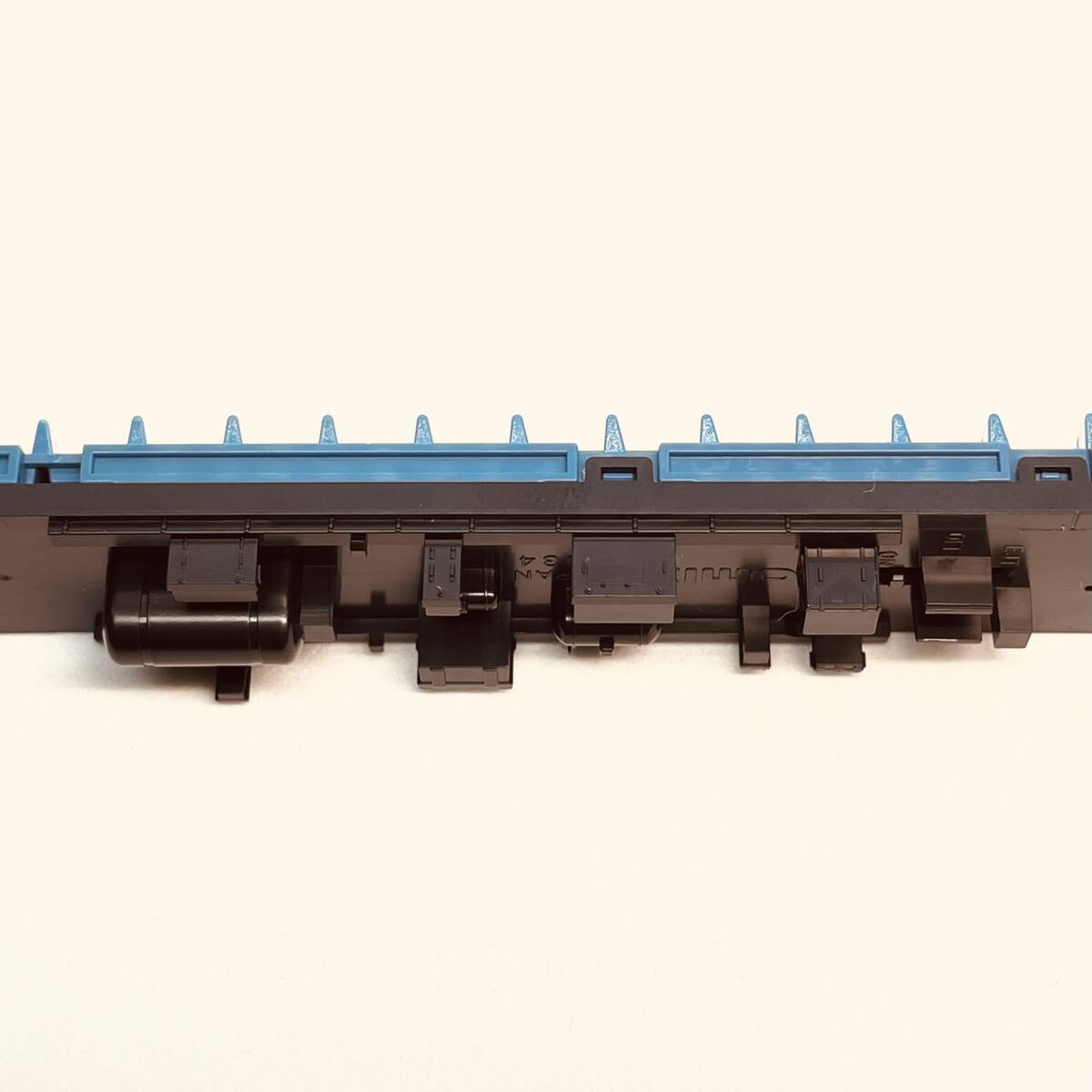 TOMIX クハ185-200用 シート+ウェイト+床板+ライト遮光ケース 1両分入り 98756 JR 185-200系特急電車(エクスプレス185)セットからのバラシ_詳細画像です。