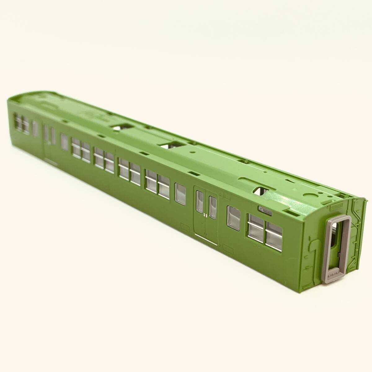 TOMIX モハ117-300 ボディ+ガラス 1両分入り 98782 JR 117-300系近郊電車(緑色)セットからのバラシ_別の角度からの画像です。