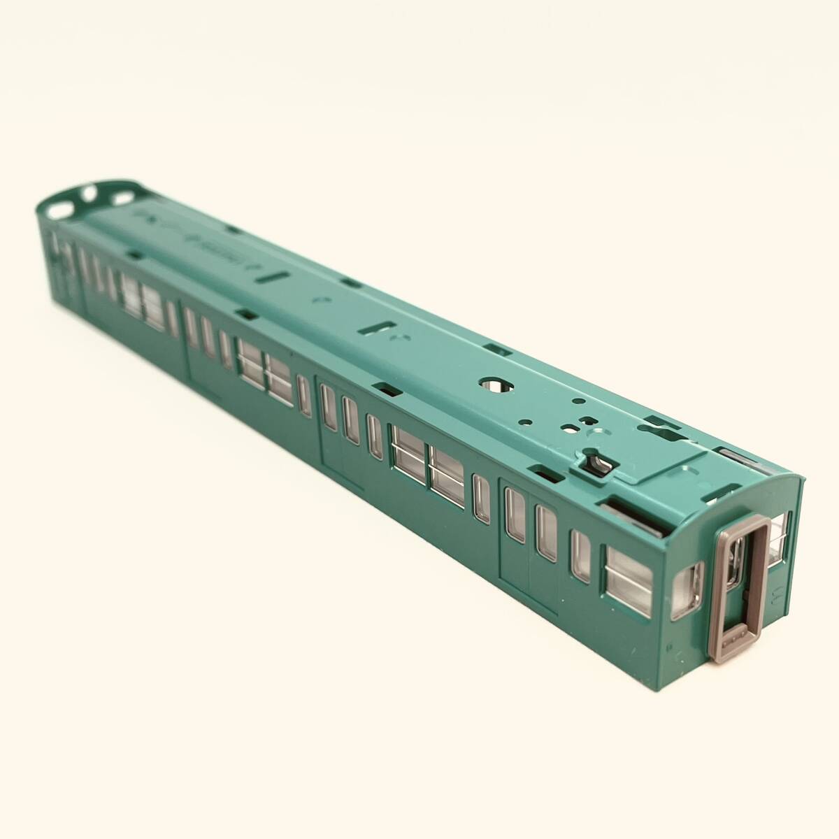 TOMIX クハ103-500 初期型非冷房車 エメラルドグリーン色 ボディ+ガラス 1両分入り 98534 国鉄 103系通勤電車基本セットAからのバラシの画像3