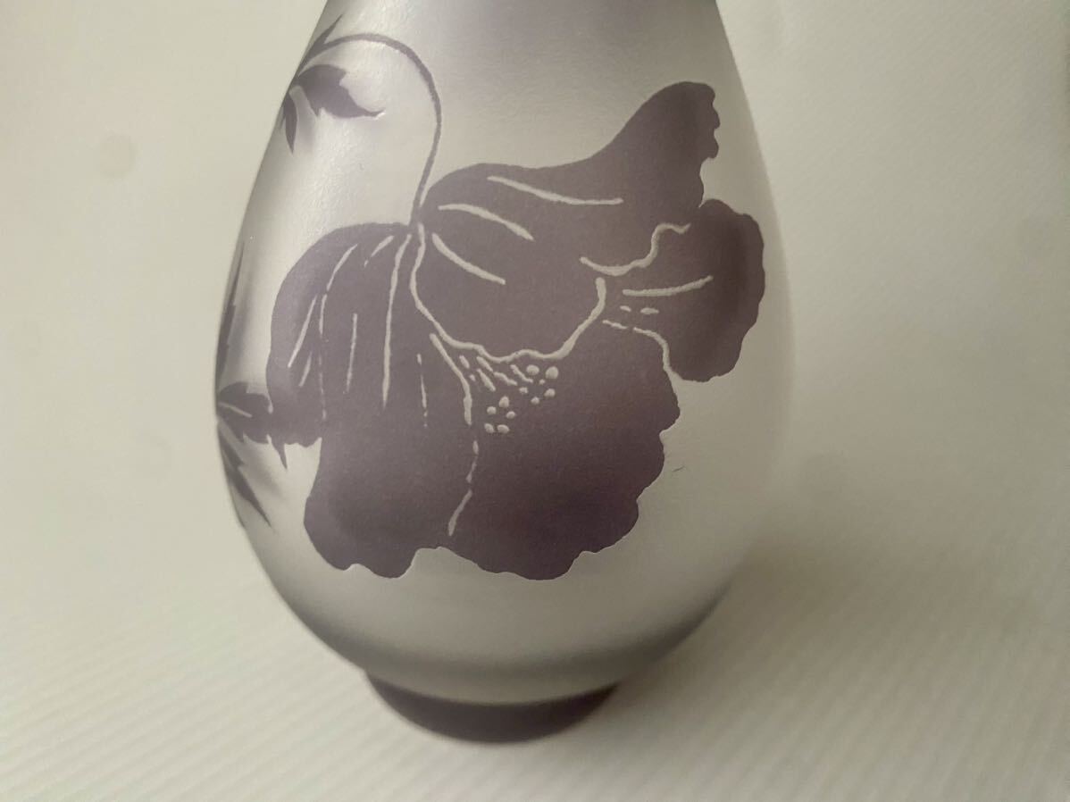彫刻硝子 花瓶 花器 花入 オブジェ つる首一輪挿し 伝統工芸品 花入れ エミールガレ風 アンティーク 風 インテリア雑貨 の画像6