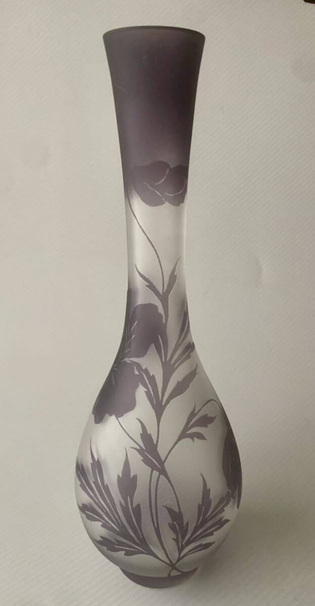 彫刻硝子 花瓶 花器 花入 オブジェ つる首一輪挿し 伝統工芸品 花入れ エミールガレ風 アンティーク 風 インテリア雑貨 の画像3