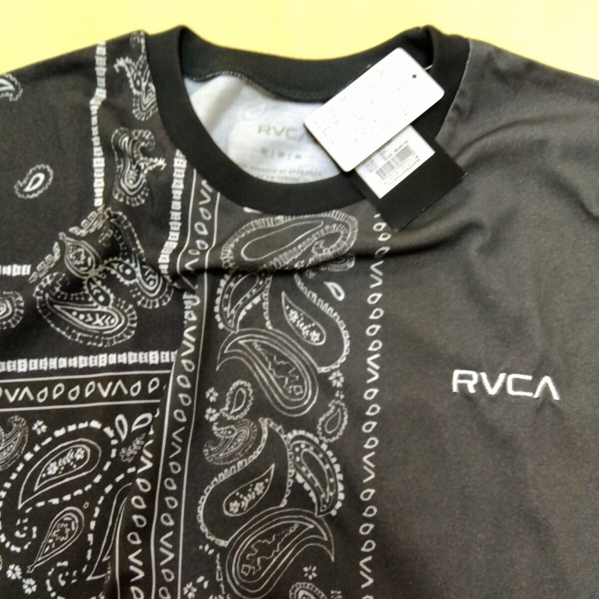 [新品] RVCA ルーカ Tシャツ バンダナ柄 ペイズリー ロゴ刺繍 ビッグシルエット Mサイズ_画像5