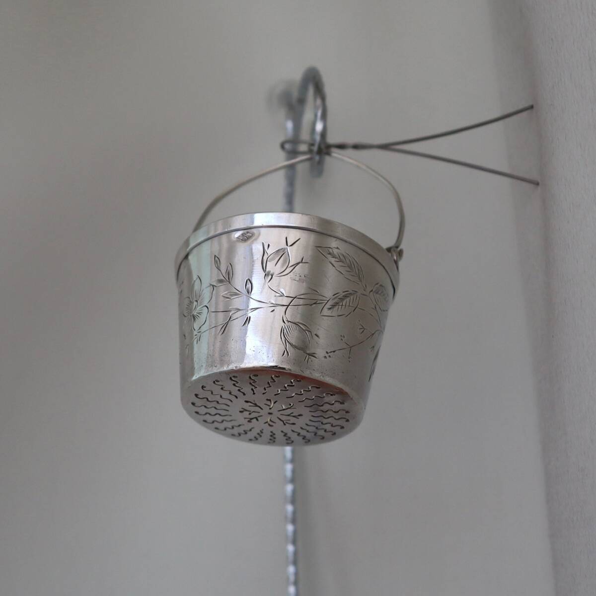 フランス・アンティーク 純銀のパソワール / 吊り下げ型ティーストレーナーの画像5
