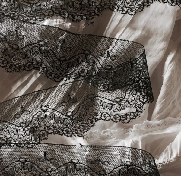 19世紀 フランス 160x6cm 闇夜の花々 絹 ブラックボビンレースa シルク アンティーク 黒 ビクトリアン ピュイ チュール ハンドメイドの画像7