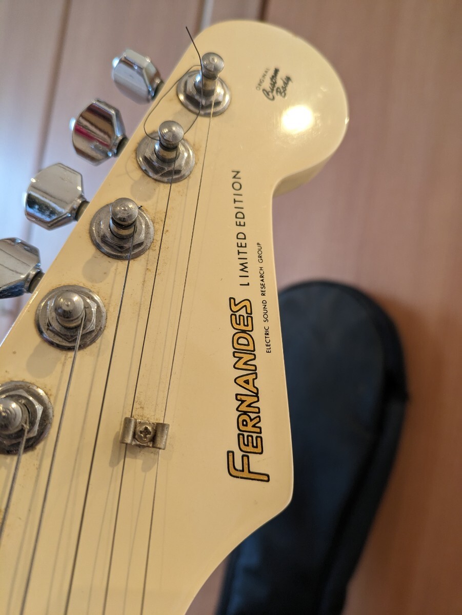 ジャンク エレキギター 中古 FERNANDES  フェルナンデス リミテッドエディション LIMITED EDITION ホワイト 純正ソフトケース付の画像6