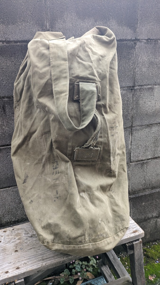 ビンテージ キャンバス ダッフルバッグ ミリタリー 米軍 バッグ ショルダーバッグ 古着 ステンシル 大型バックの画像1