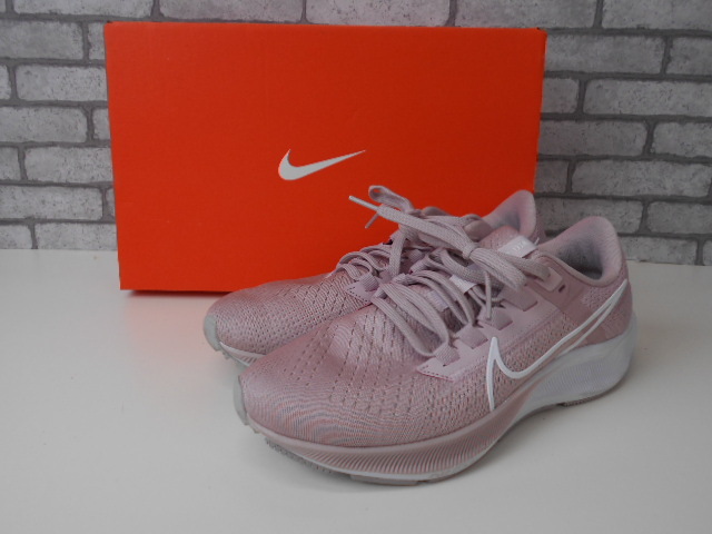 ◆NIKE AIR ZOOM PEGASUS 38 ナイキ エア ズーム ペガサス 38 24cm ベアリーローズ ウィメンズ 婦人靴 スポーツ ランニング 美品の画像1