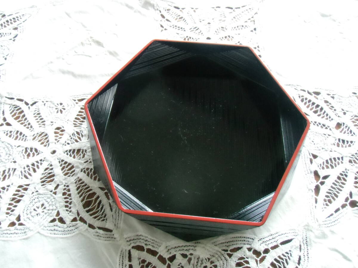 u.. прикладное искусство рис . коробка для выпечки блюдо лакированные изделия диаметр примерно 23.5cm из дерева лакированные изделия . чайная посуда 