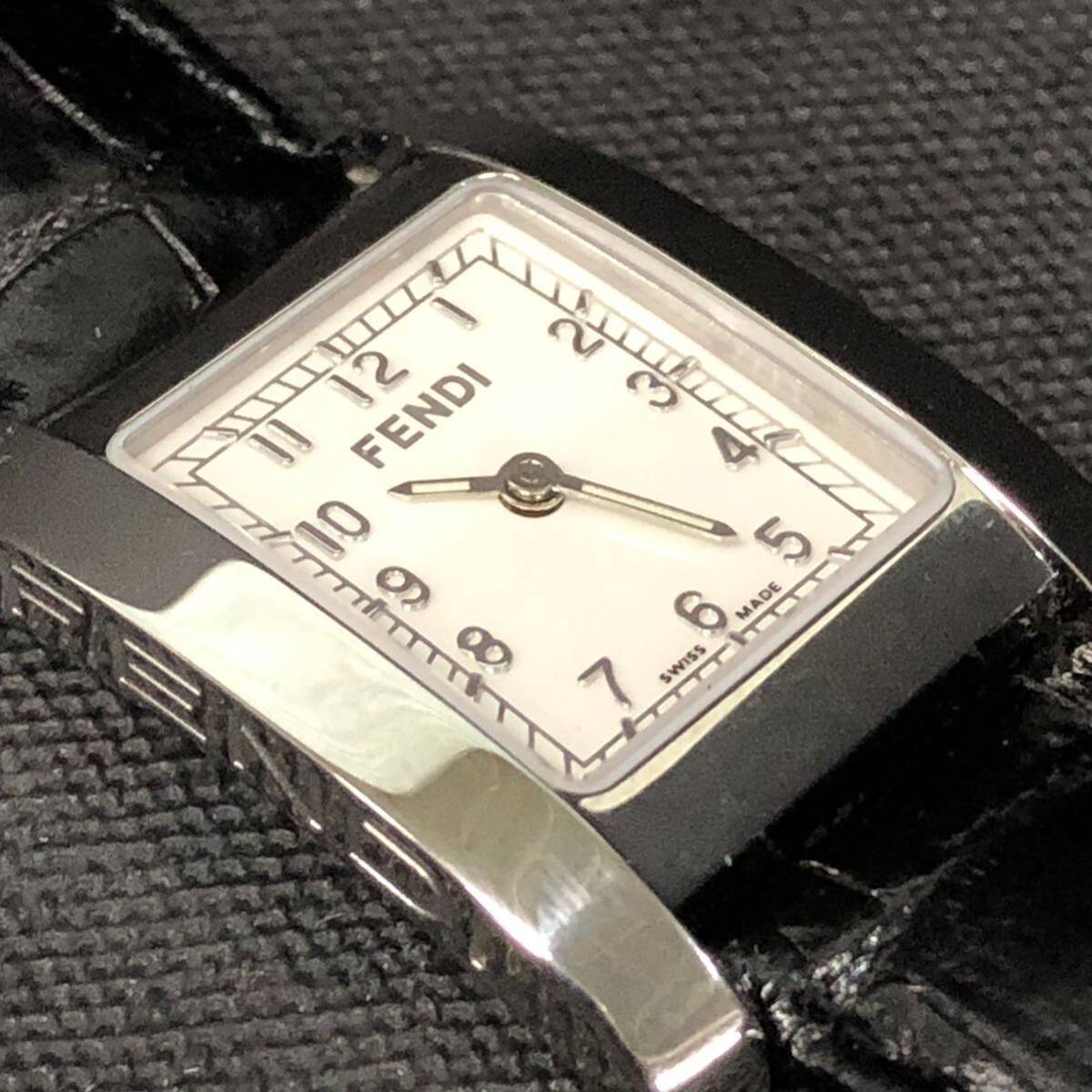 H■ FENDI フェンディ 腕時計 069-7000L-395 白文字盤 シルバー スクエア 2針 手巻き クォーツ レディース 時計 外箱付き ジャンクの画像9