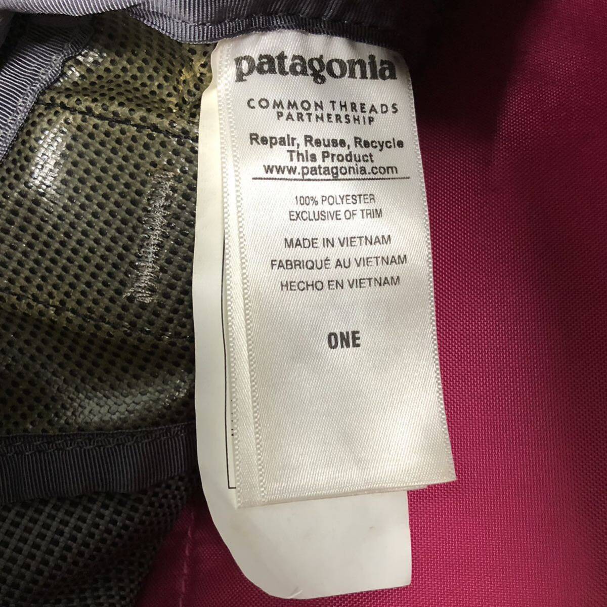 H■ patagonia パタゴニア ブラックホール ボストンバッグ カーキ×ピンク ビニール 大容量 鞄 ダッフルバッグ スポーツ 旅行 バッグ の画像8