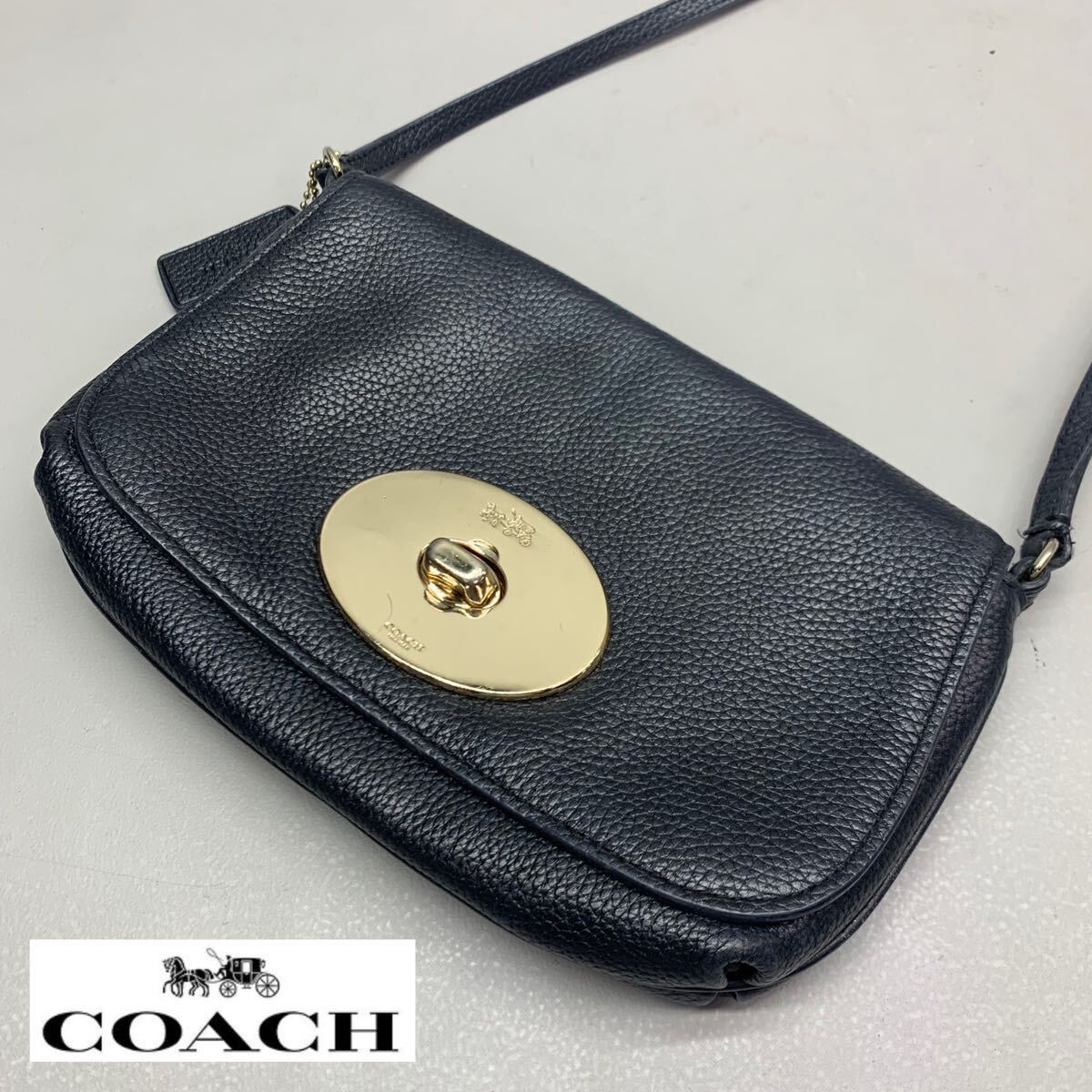 Y■① COACH コーチ ミニ ショルダーバッグ ブラック 黒 ゴールド金具 無地 レザー 斜めがけ 鞄 バッグ ポーチ ポシェット ビンテージ ？ の画像1