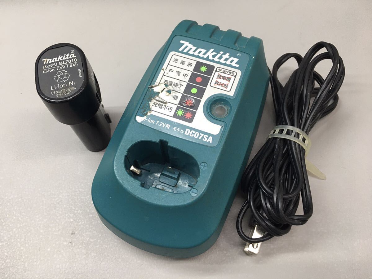 SU■ makita マキタ 充電式ペンインパクトドライバ 専用ケース付き TD020D 白 ホワイト 本体 充電器 バッテリー ビット 電動工具 中古品の画像4