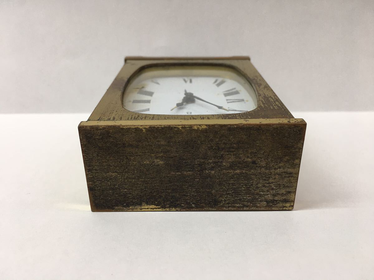 SU■ジャンク■ SWIZA 8 スウィザ 置き時計 ゴールドカラー ゼンマイ式 スイス製 置時計 時計 クォーツ アンティーク コレクションの画像6