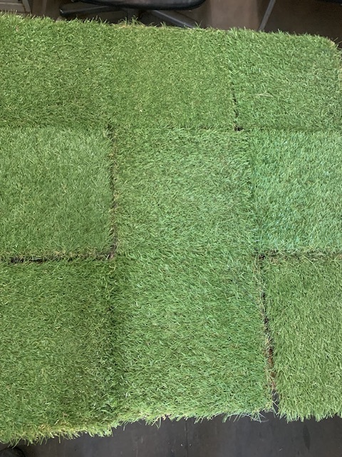 人工芝　扱いやすいスクエア形300ミリ正方形　最終赤字大処分品　庭　ガーデニング_画像1