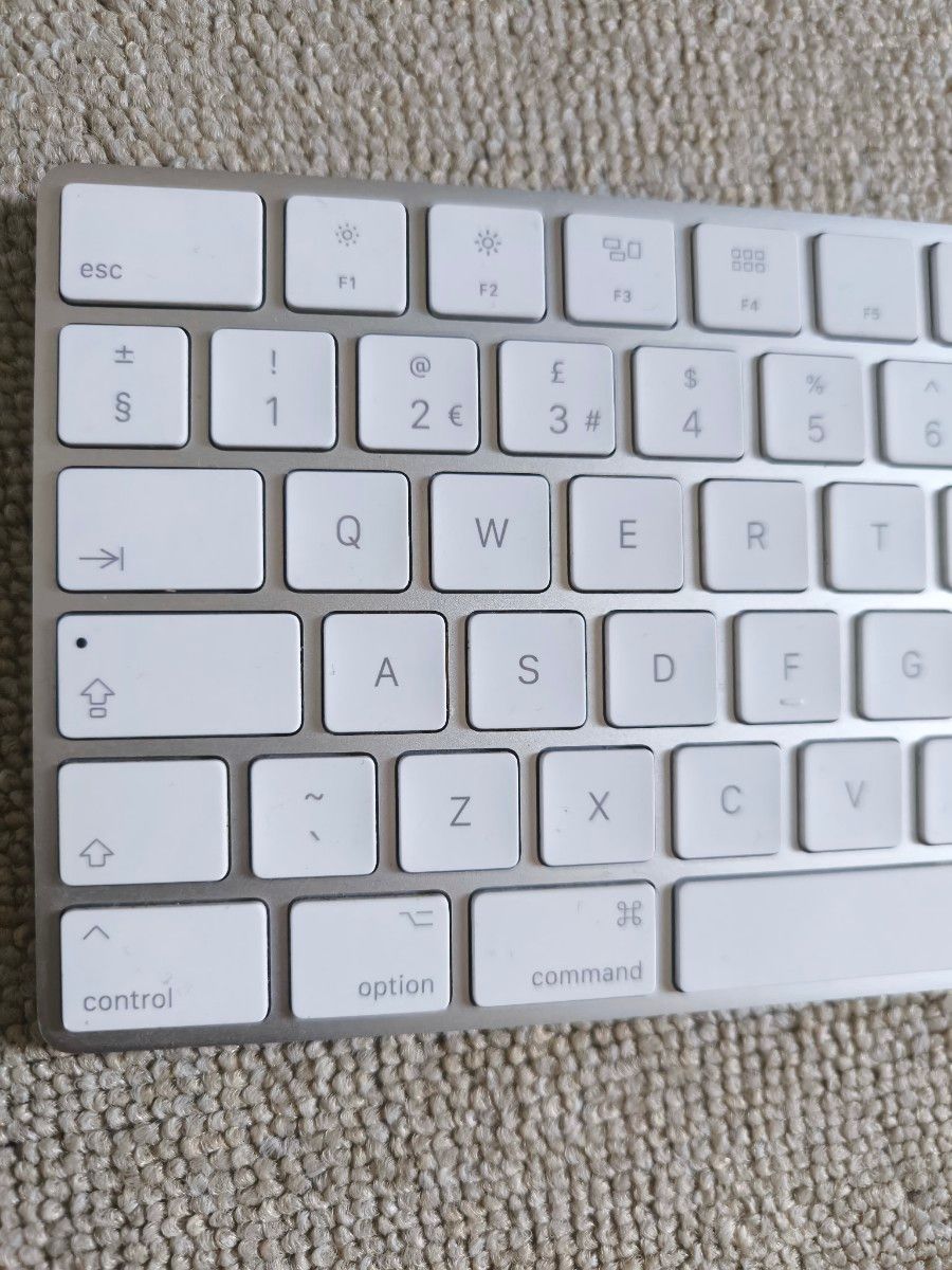 純正 Apple Magic Keyboard UK配列 テンキー 付き 英語（UK)