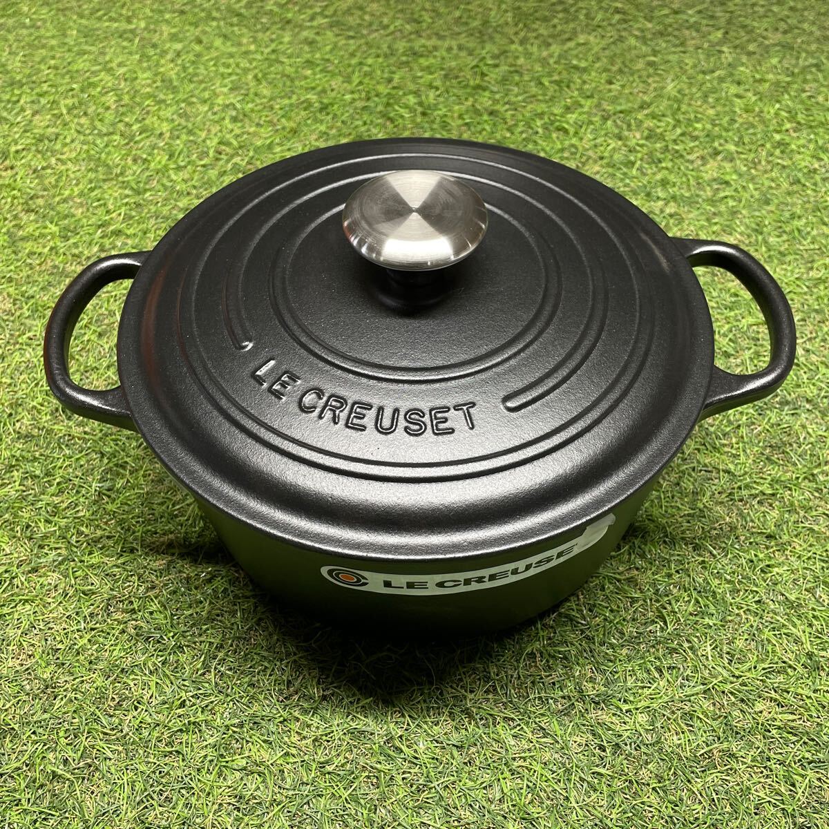 GX513 LE CREUSET ル・クルーゼ 両手鍋2117724-24cm ココット ロンド ホーロー鍋 料理 調理器具 ブラック 箱汚れ有り 未使用 保管品 鍋_画像2