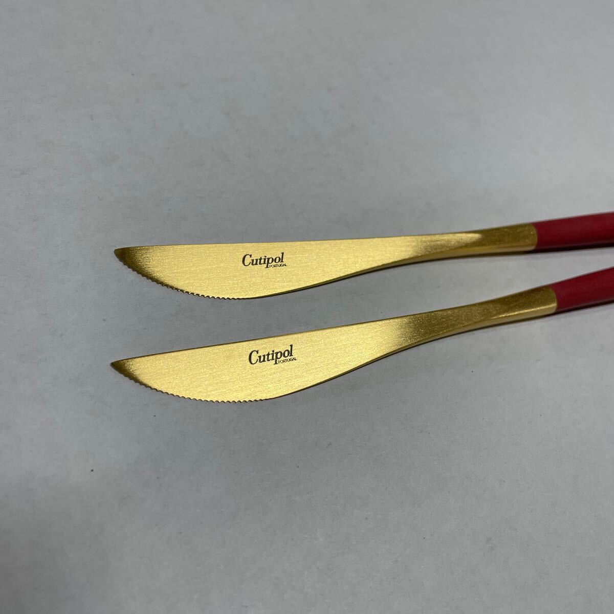 GX5002 Cutipol クチポール カトラリーセット ゴア レッド ゴールド スプーン フォーク ナイフ 6点まとめ キッチン 未使用 保管品 食器の画像3