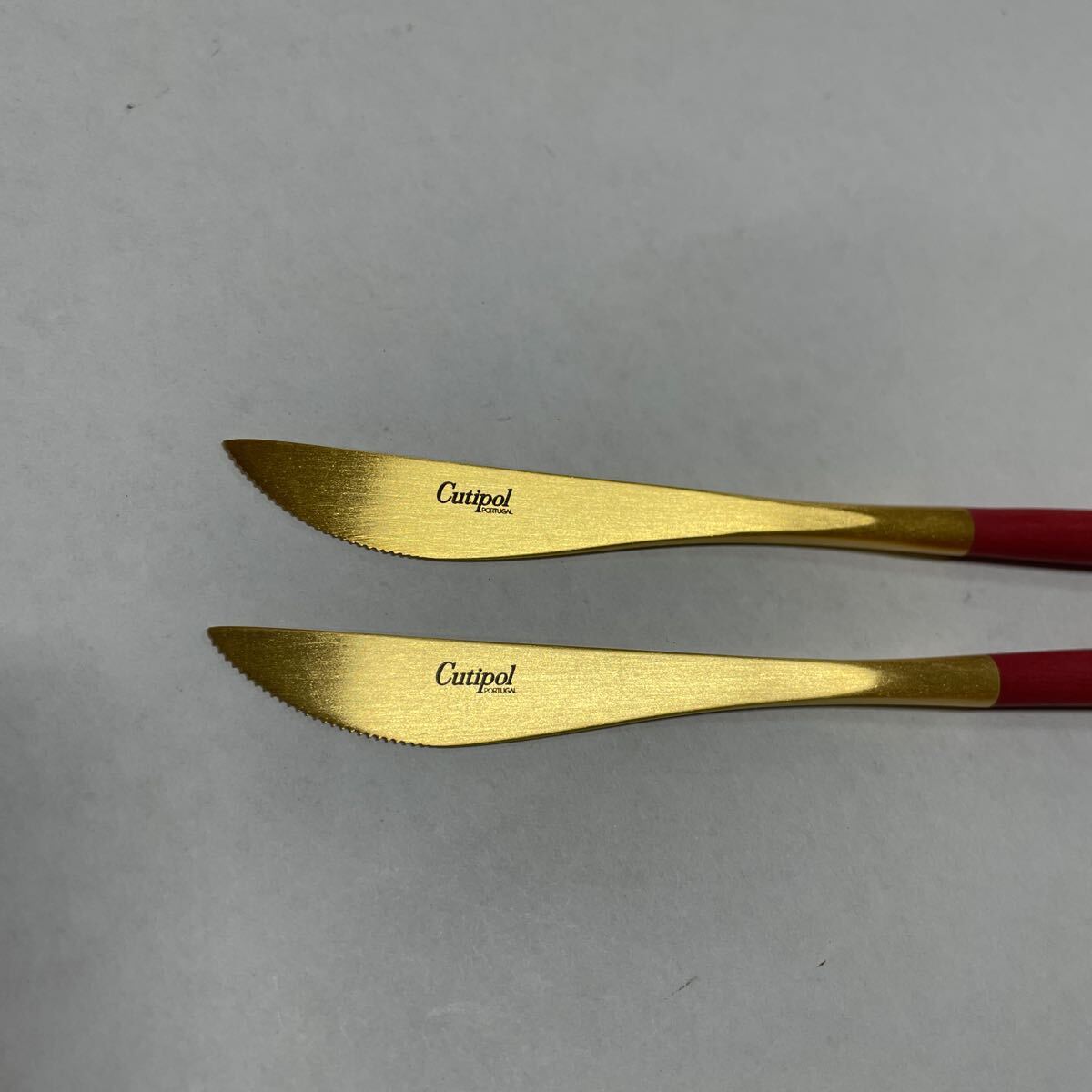 GX5023 Cutipol クチポール カトラリーセット ゴア レッド ゴールド スプーン フォーク ナイフ 6点まとめ キッチン 未使用 保管品 食器の画像3