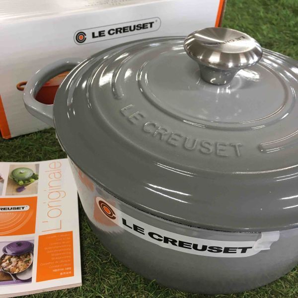 GX2269 LE CREUSET ル・クルーゼ 両手鍋 ココット ロンド 21177-24cm ホーロー鍋 料理 調理器具 ミストグレイ 箱汚れ有り 未使用 保管品 鍋の画像1