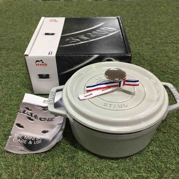 GX2055 staub ストウブ COCOTTE RONDE 11018107 18CM-1.7L ホワイトトリュフ 鋳物 ホーロー 調理器具 箱傷汚れ有り 未使用 保管品 鍋_画像1