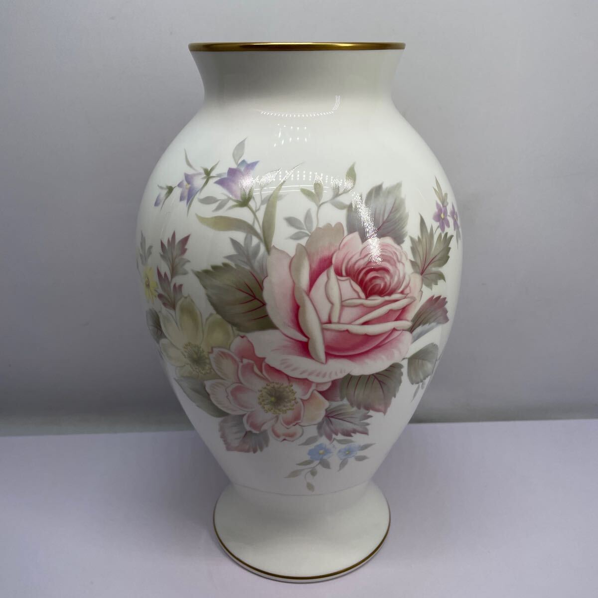 サ) [美品] NARUMI BONE CHINA ナルミ ボーンチャイナ フラワーベース T.Sugihara デザイン 高さ約28.5cm 花瓶 管理tkの画像1