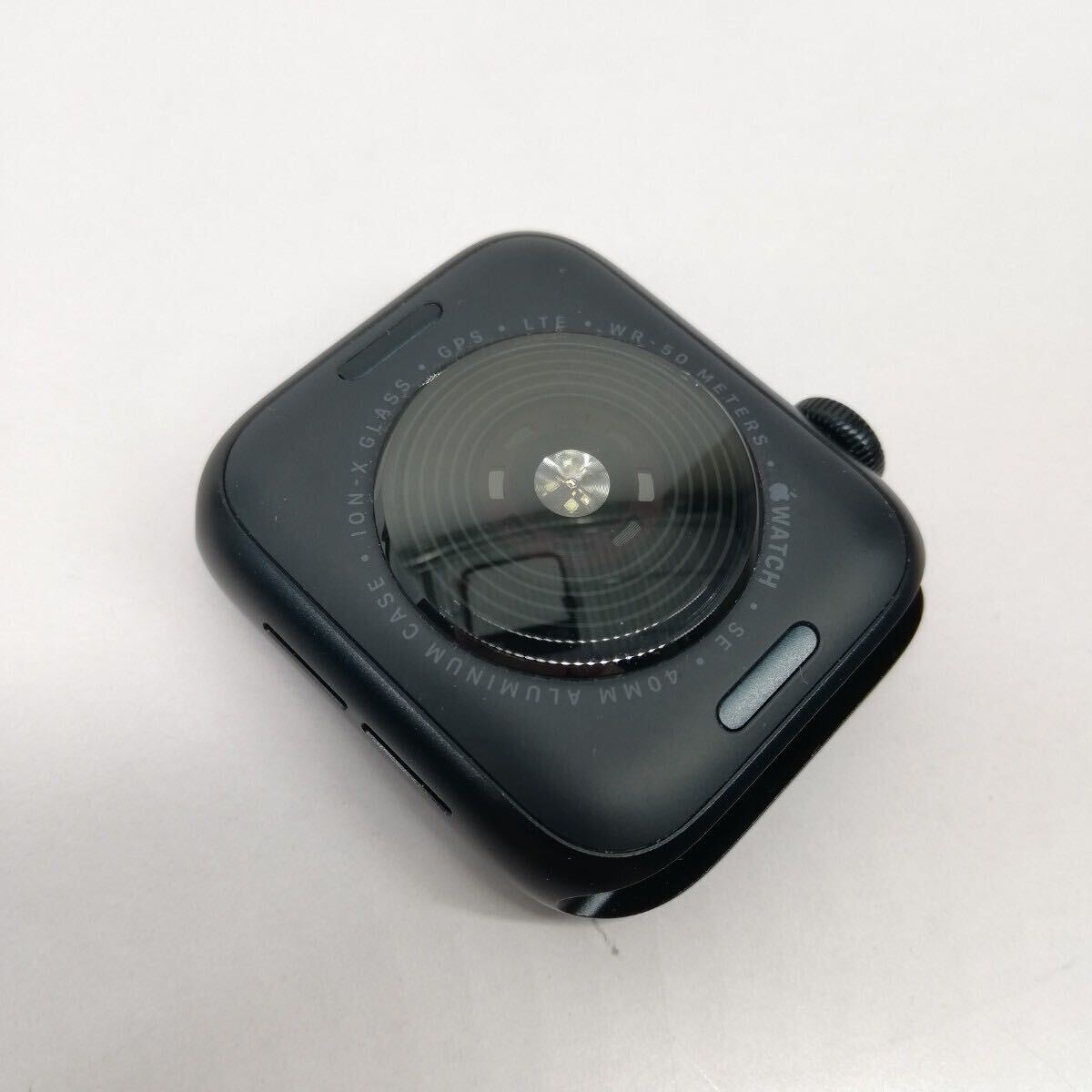 サ)[動作確認済] Apple Watch SE 第2世代 GPSモデル 40mm MNPL3J/A ミッドナイトアルミニウムケース ミッドナイトスポーツバンド 管理Yの画像4