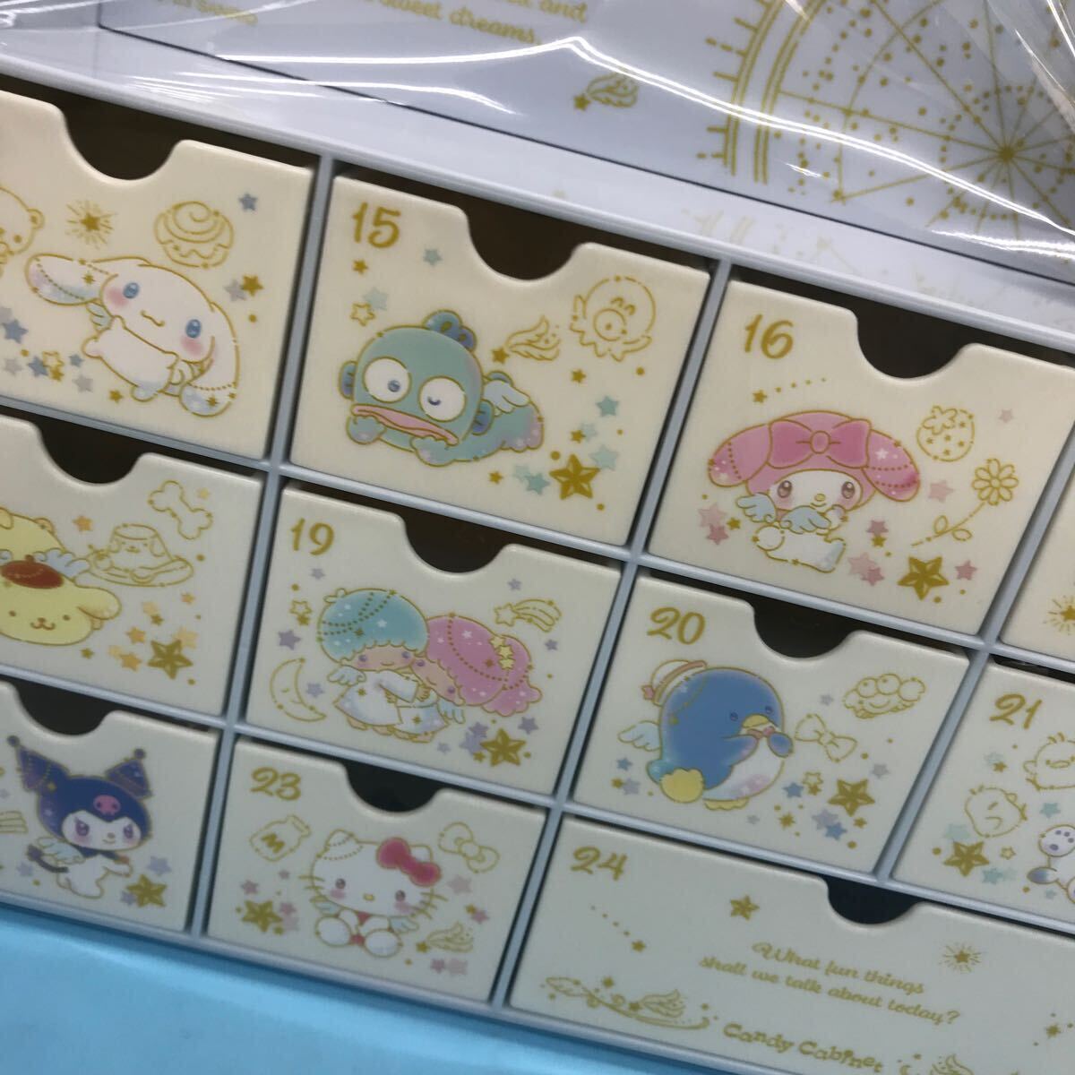 サ) [未使用] SANRIO サンリオ 2023 アドベントチェスト 小物入れ アドベンカレンダー お菓子詰め合わせ ※お菓子期限切れ 管理M_画像3