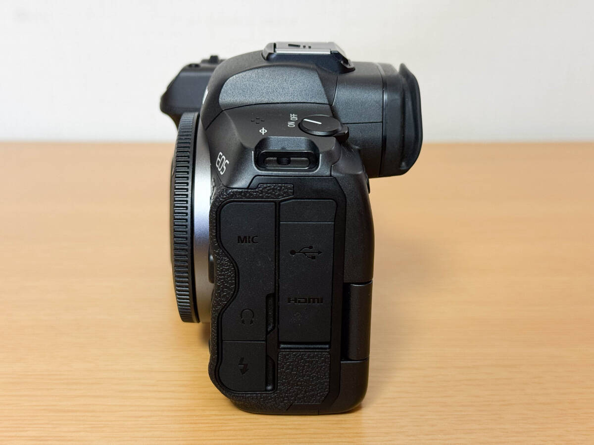 【美品】Canon EOS R5 ボディ バッテリーグリップもおまけに付けますの画像3