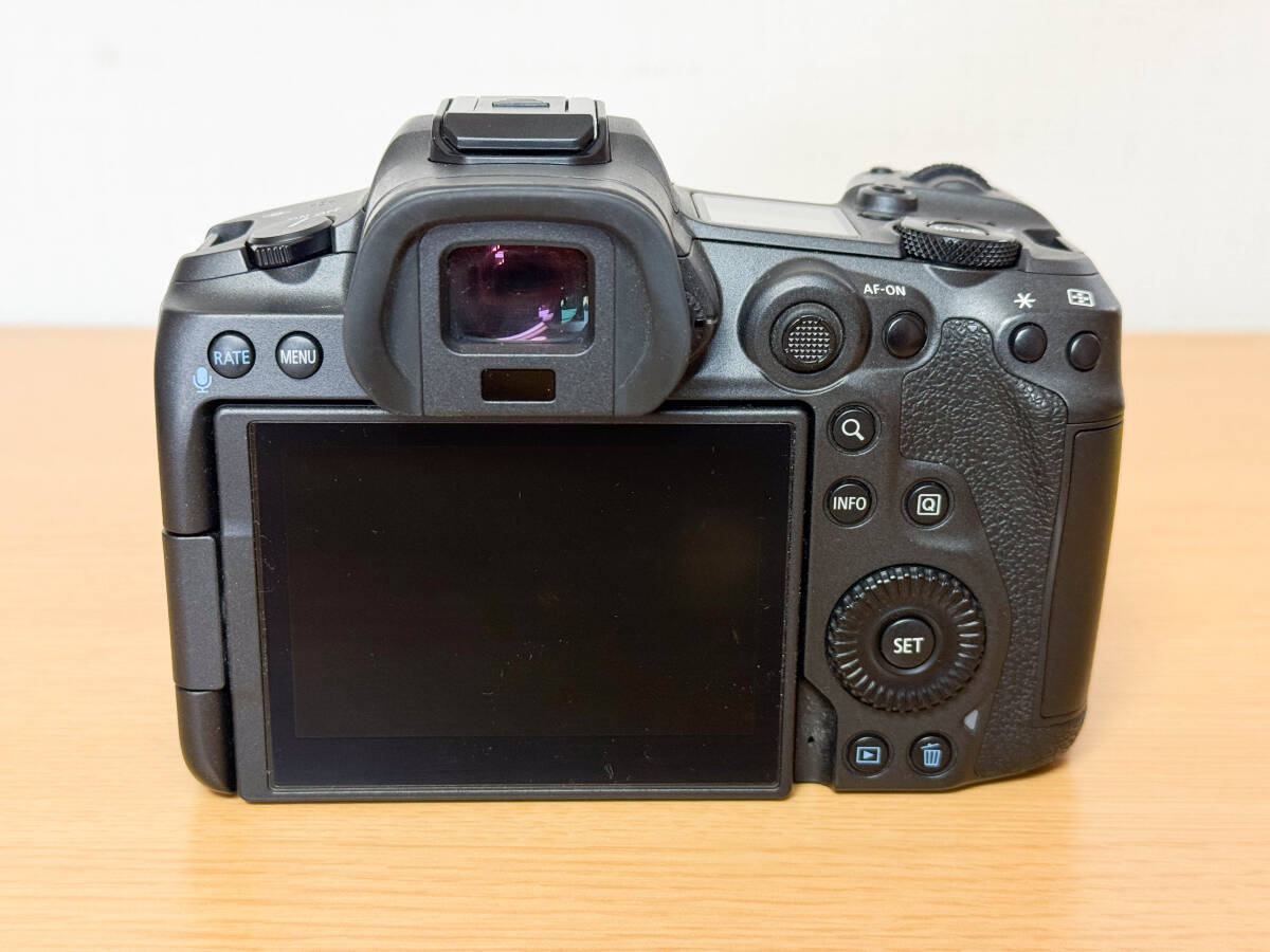 【美品】Canon EOS R5 ボディ バッテリーグリップもおまけに付けますの画像4