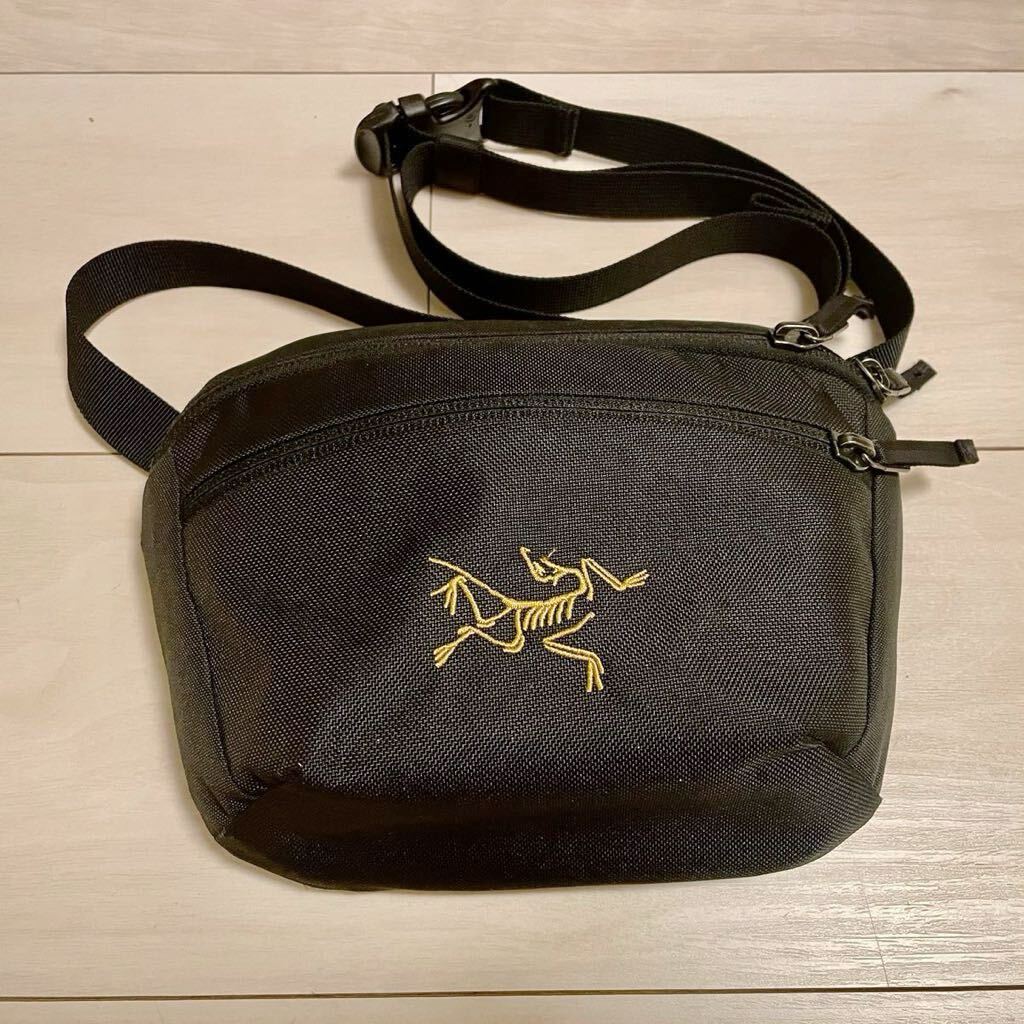  Arc'teryx MANTIS 1 black Gold ARC*TERYX shoulder bag waist bag used 