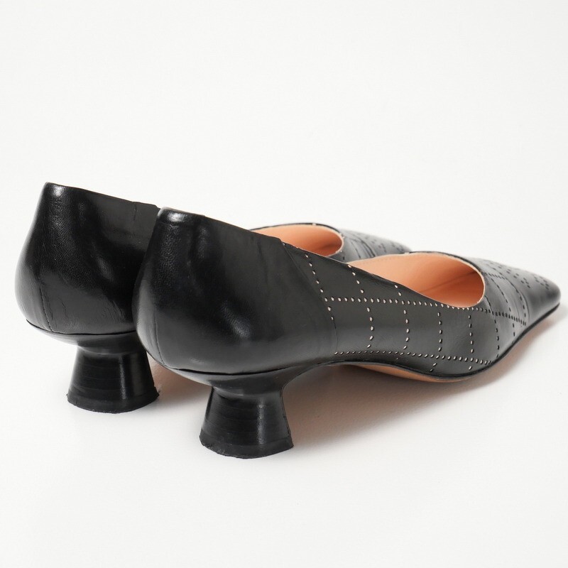 GP7573*イタリア製《CHANEL シャネル》CC ココマーク パンチング スクエアトゥ レザーパンプス 37(23cm相当) 靴 ブラック
