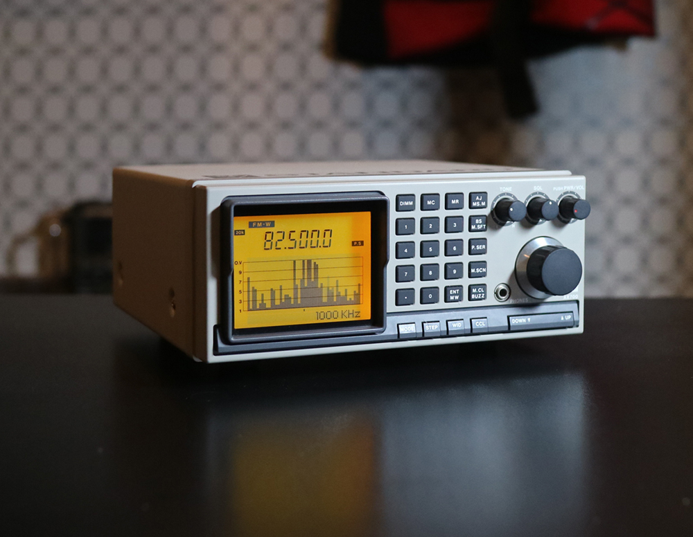 【美品】STANDARD「スタンダード」V&UHFワイドバンドコミュニケーションレシーバー AX700Bの画像1