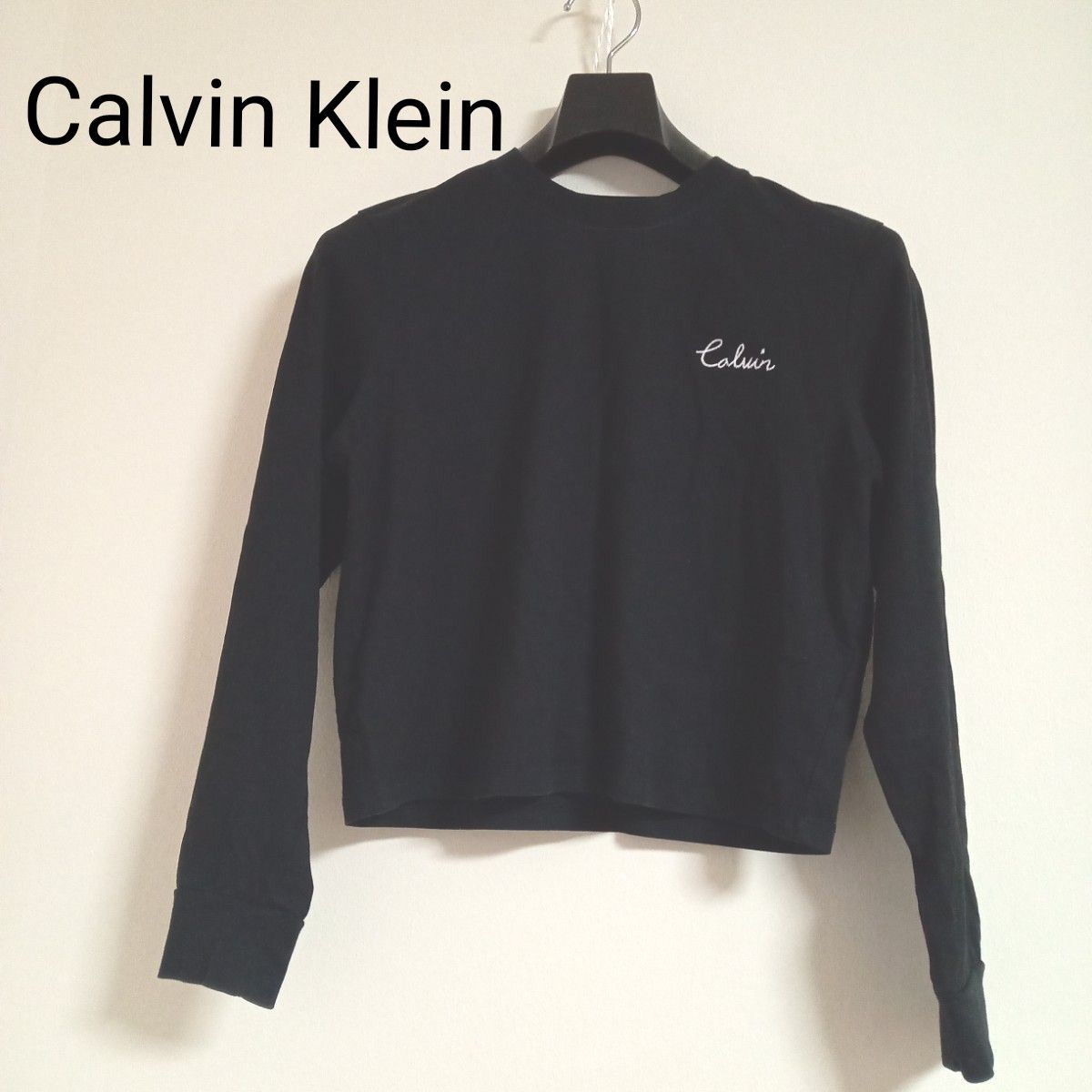 Calvin Klein Jeans　黒トップススポーツウェア肌見せファッション 長袖Tシャツ