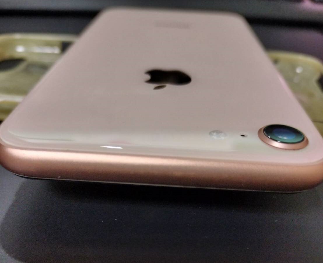 au/Apple iPhone 8 64GB SIMロック解除済 MQ7A2J/A スマートフォン ゴールドの画像9