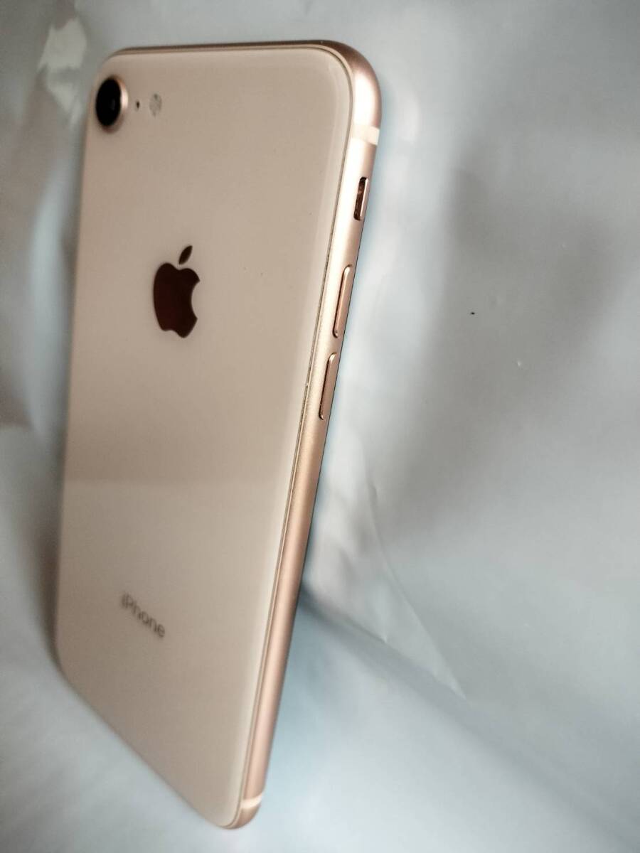 au/Apple iPhone 8 64GB SIMロック解除済 MQ7A2J/A スマートフォン ゴールドの画像6