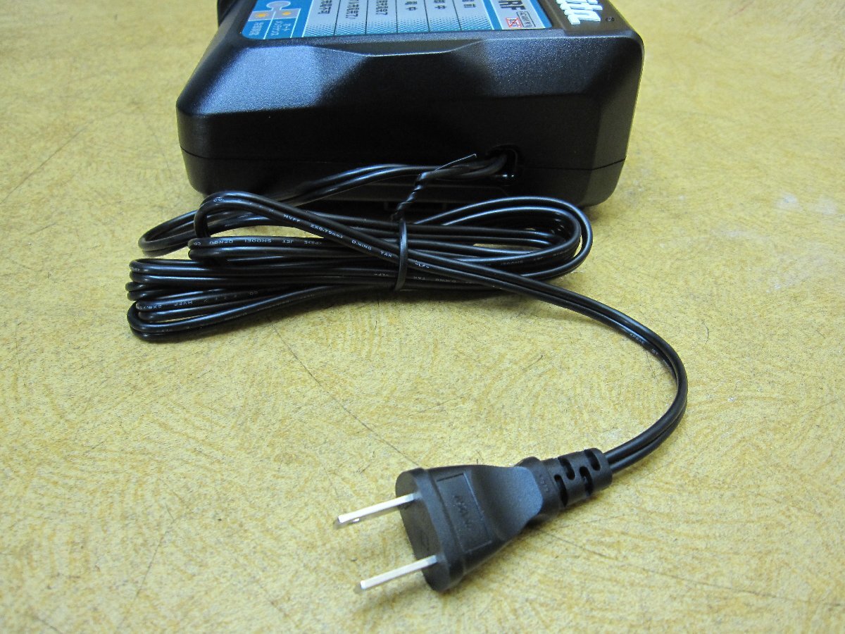美品 makita マキタ 急速充電器 DC18RF 14.4V-18V AC100V専用 USB端子付 純正 充電器本体のみ 充電器 バッテリーチャージャーの画像5