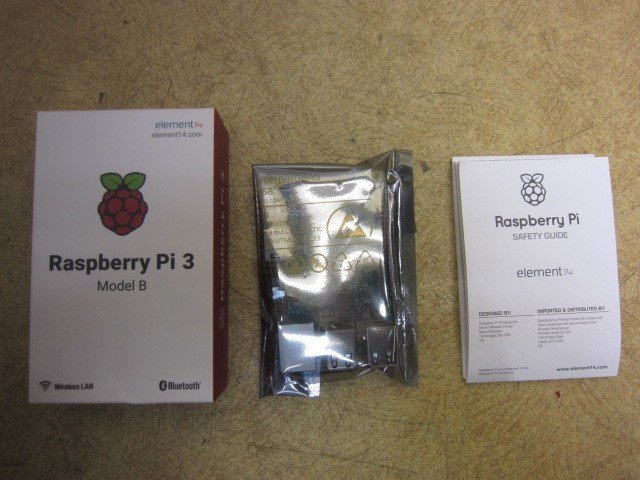 未使用品 element14 Raspberry Pi3 Model B ラズベリーパイ3 Bモデル Bluetooth 無線LAN対応 電源アダプター付 ラズパイ プログラミング_画像2