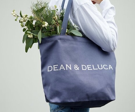  ☆☆DEAN & DELUCA ディーン アンド デルーカ2023 チャリティートートバッグ ☆☆ 【ブルーグレーS・コーラルL+ 手提袋１枚】新品　未開封_画像4