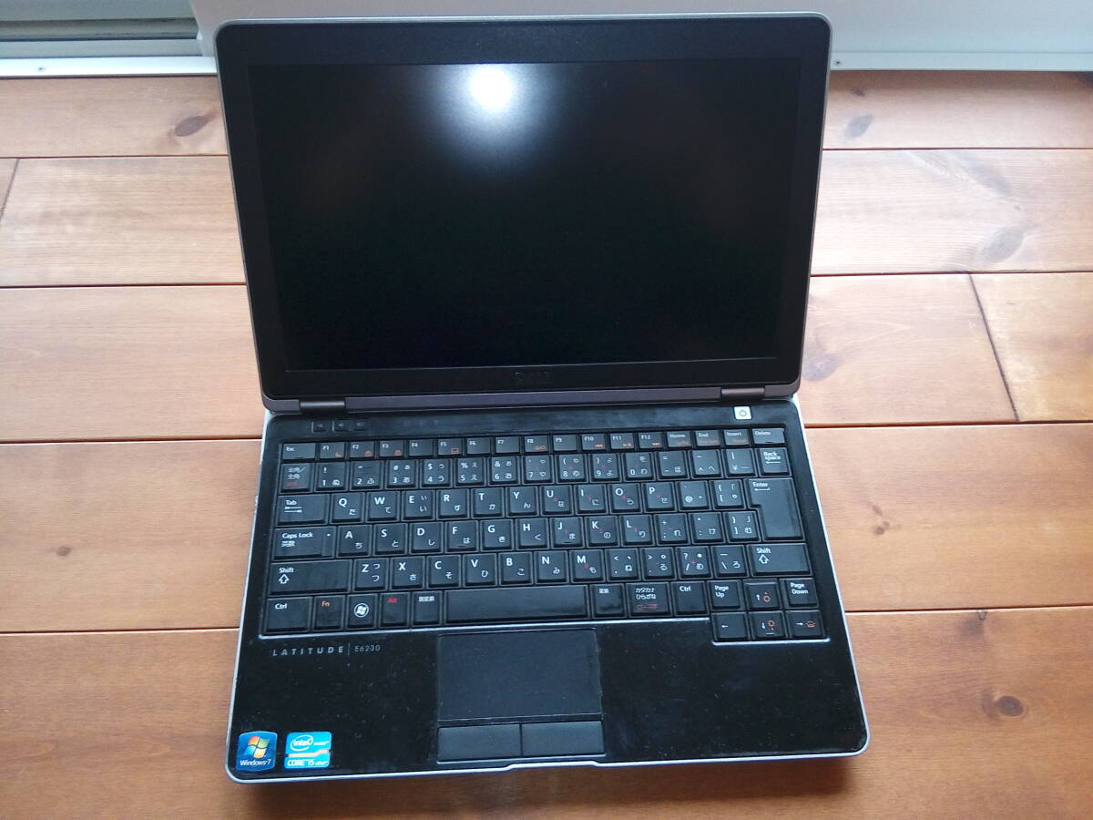 Dell Latitude E6230　Core i5-3320M　　金属製（アルミニウム・マグネシウム合金）筐体　高級感あり_画像1