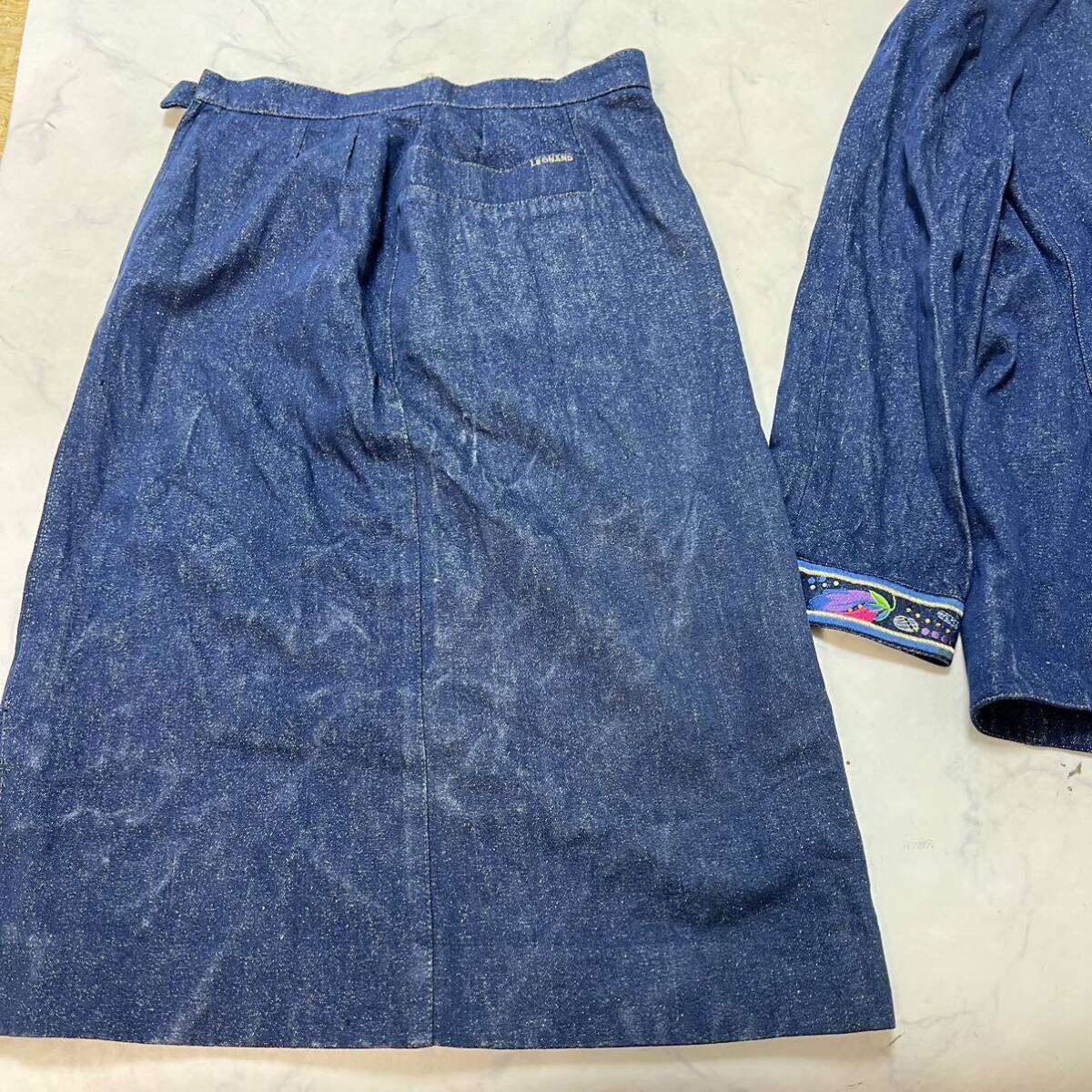 LEONARD レオナール デニムセットアップジャケット スカート ネイビー系 シルク100% Ｍ〜Ｌ ビジューボタン_画像7