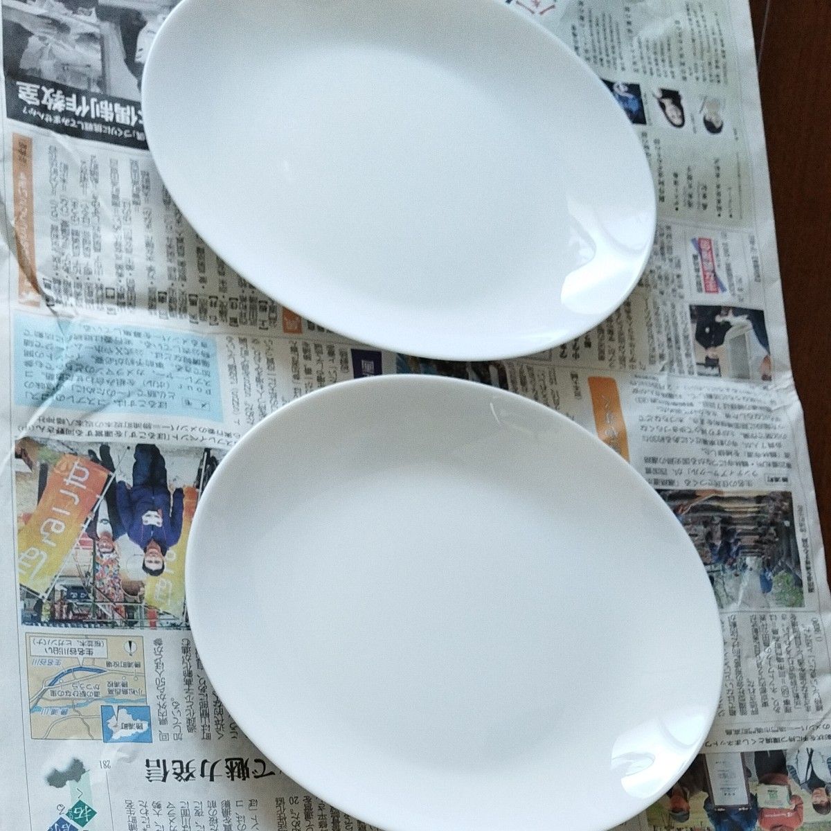 ヤマザキパン　　白い皿　　２枚