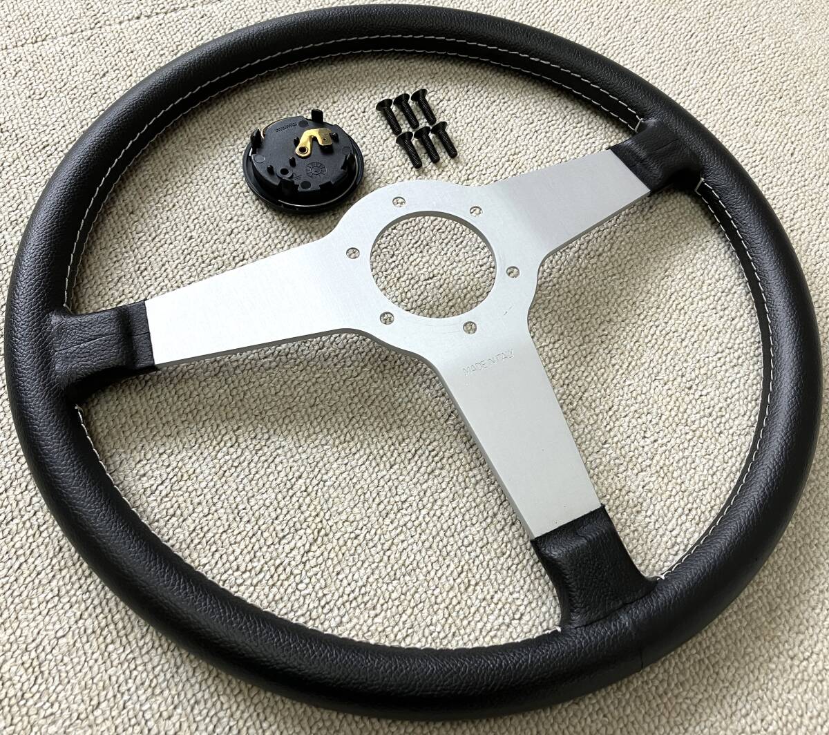 【美品】フェラーリ 308 GT4/365GT4BB ステアリング 360mm MOMO フェラーリ ホーンボタン/ディーノ 208 GT4/328/512BB/NARDI/ナルディ/モモ_画像9