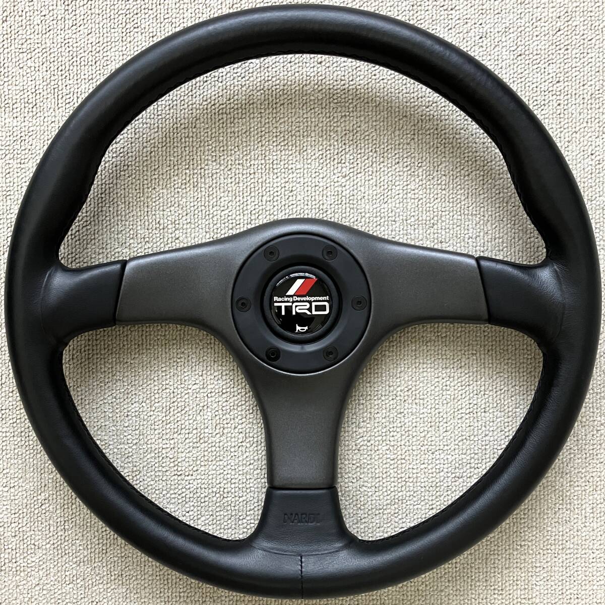 【超美品】NARDI ナルディ ステアリング365mm TRD ホーンボタン/トヨタ/AE86/GR/SW20/JZX100/土屋圭市/JZA70/GA70/TOM‘S/トムス/MOMO/モモ_画像2