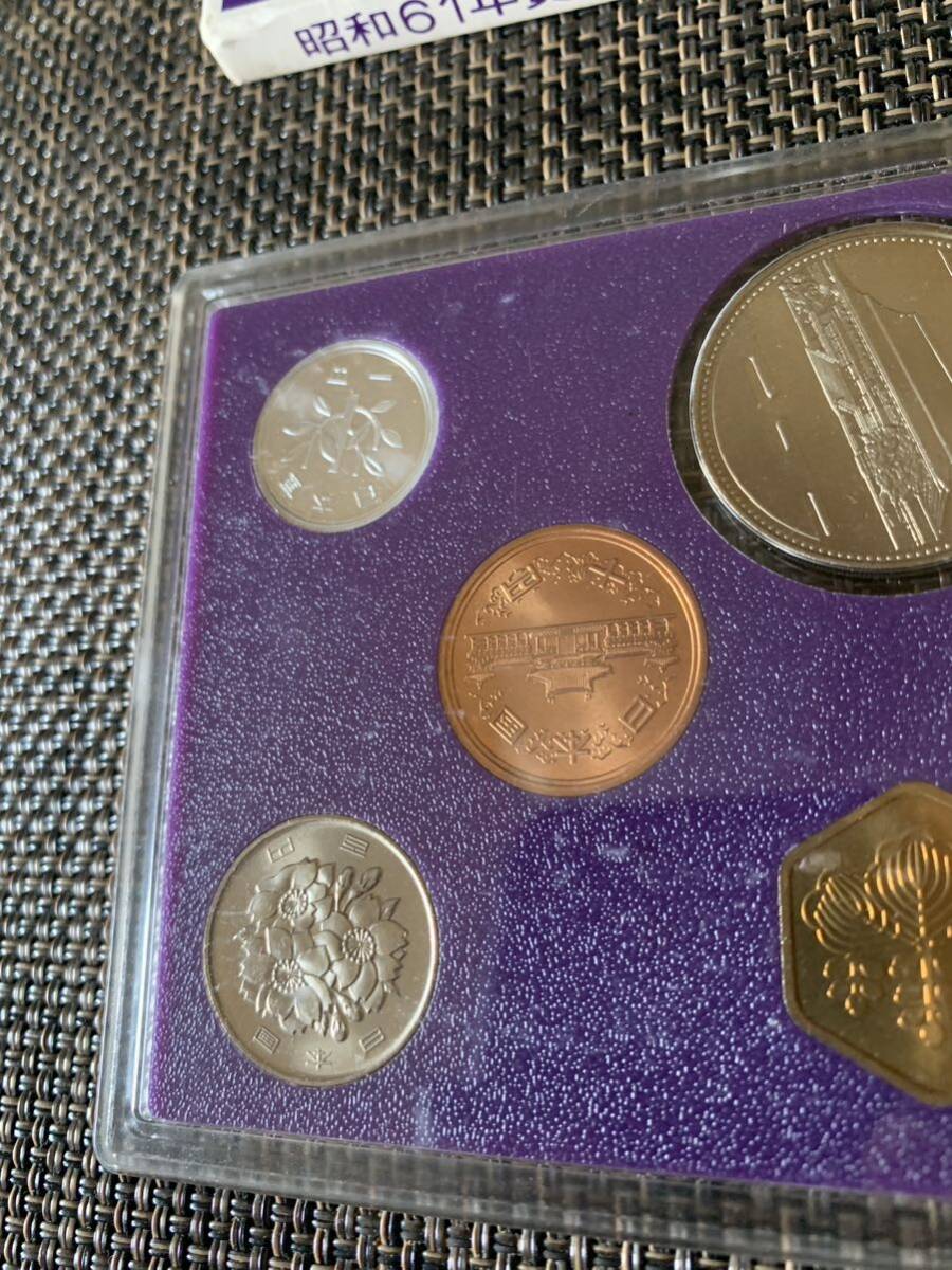  昭和61年（1986年）通常貨幣セット（天皇陛下御在位60年500円記念硬貨入り）の画像2