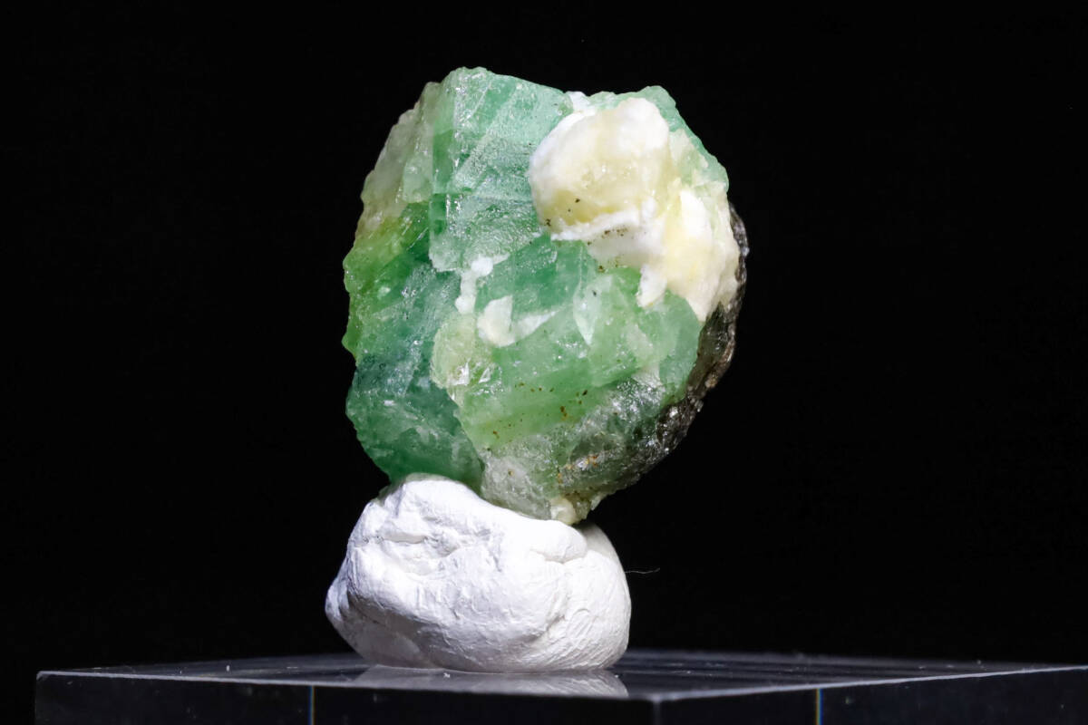 非常に希少なチトラル産固有のブルー＆イエロー感じる ライトグリーン 天然 エメラルド 16g 天然石 結晶 鉱物 標本 コレクションの画像2