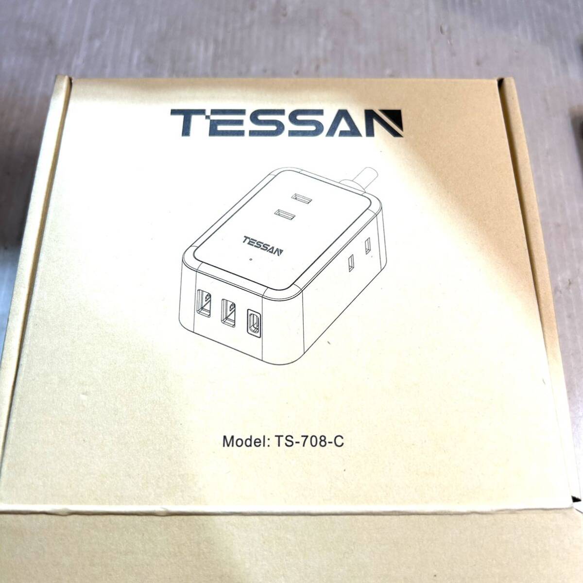 【未使用】TESSAN USB付き電源タップ TS-708-C (B3854)_画像1