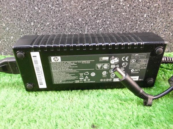 ●HP　ACアダプタ　HSTNN-LA01-E　19.5V　6.9A　外径7.5ミリ　中古動作品_画像1