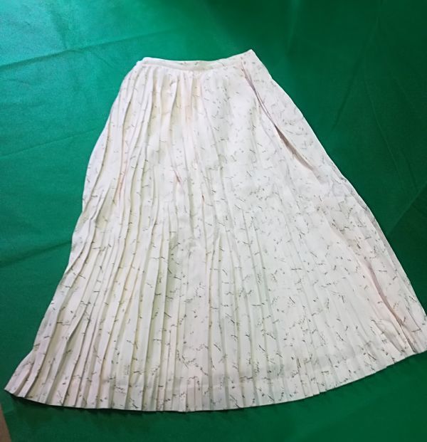  beautiful goods Ingeborg INGEBORG lily of the valley pattern. long pleated skirt eggshell white S~M Pink House PINKHOUSE Kaneko Isao lily of the valley pattern 