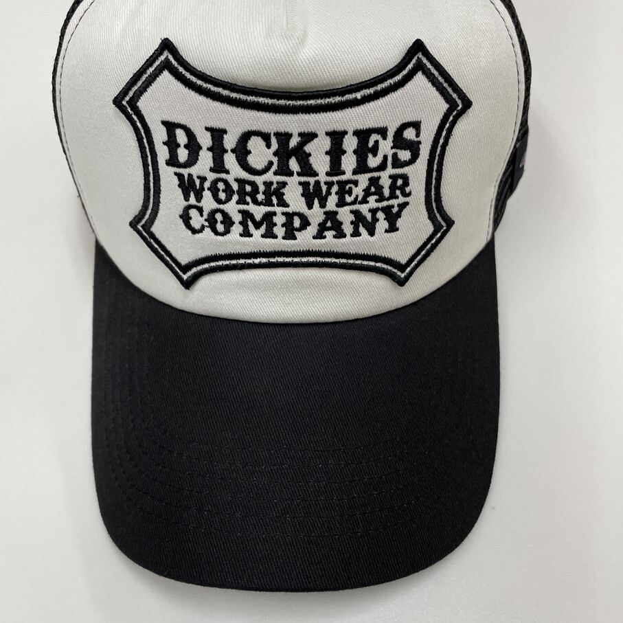 未使用品 Dickies ホワイト メッシュキャップ メンズレディース カジュアルアメカジアウトドアキャンプゴルフ ワッペンロゴ黒 ディッキーズの画像3