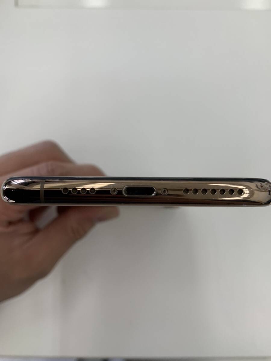 【ジャンク 画面割れ 操作可】iPhone XSMAX 256GB ゴールド Au ネットワーク利用制限〇 バッテリー63% 【1円スタート】の画像9